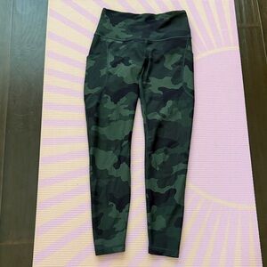 Old Navy powersoft olive green Camo women’s workout Leggings sz XS petite